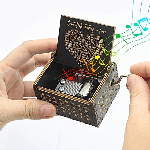 صندوق الموسيقى الخشبي CJYGEGE - لا يمكن أن يساعد في الوقوع في الحب، علبة صناديق موسيقية منقوشة عتيقة للحب - صندوق موسيقى خشبي - هدايا للحبيب والصديق والصديقة والزوج والزوجة in Kuwait