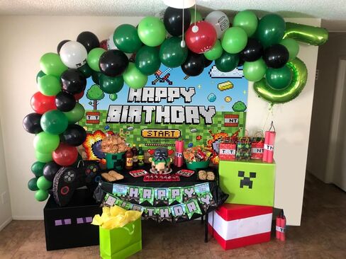 خلفية عيد ميلاد سعيد من البوليستر مقاس 7×5 قدم، لوازم حفلات تي ان تي، لافتة بتصميم كتل الاوساخ للاطفال والاولاد وديكور الغرفة in Kuwait