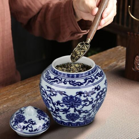 برطمان زنجبيل صيني مع غطاء بنمط عتيق من جينغدتشن، ديكور منزلي ريترو ازرق وابيض من البورسلين مغطى بالسيراميك، نمط مينغ وتشينغ الصيني التقليدي (برطمان عام) in Kuwait