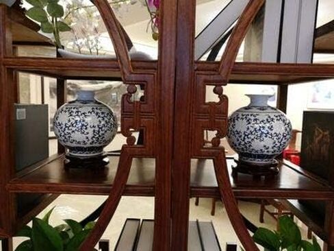 مزهرية XMZXKJ مصنوعة يدويًا من البورسلين الأزرق والأبيض مزهرية سيراميك لتزيين المنزل (طولها 9 بوصات - شكل ذيل السمكة) in Kuwait