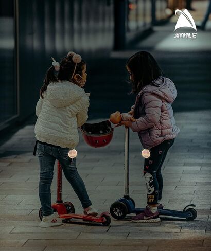 عروات عاكسة رياضية من Athle - علامات عاكسة Hi Vis مكونة من قطعتين عاكسة للسلامة - معدات عاكسة للمشي في الليل - سحب سحاب عاكس للحيوانات الأليفة والأطفال والسترات وحقائب EMT التكتيكية وحقيبة الظهر in Kuwait