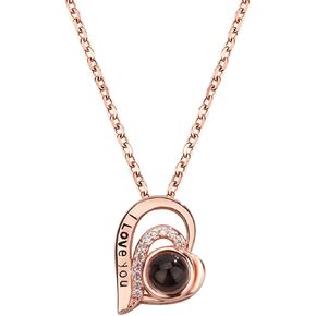 قلادة OEGINFIT محفوظة على شكل وردة حقيقية مع قلادة على شكل قلب أحبك بـ 100 لغة مع صندوق هدايا للأم والزوجة والصديقة في عيد الميلاد وعيد الأم وعيد الحب وهدايا عيد الميلاد للنساء in Kuwait