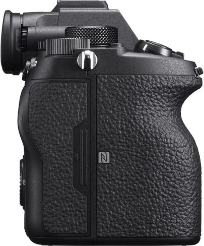 يجب أن يكون لدى Ultimaxx حزمة المبتدئين مع كاميرا Sony a7R IV بدون مرآة (الجسم فقط). يشتمل على: بطاقة ذاكرة Extreme SD بسعة 64 جيجابايت، وبطاريات بديلة من البائع، ومنفاخ غبار، والمزيد in Kuwait