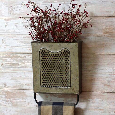 CVHOMEDECO. صندوق حائط من القصدير المجلفن العتيق من Primitives حامل زهور معلق على الحائط مع شريط منشفة، منظم جيب على الحائط لديكور المنزل. in Kuwait