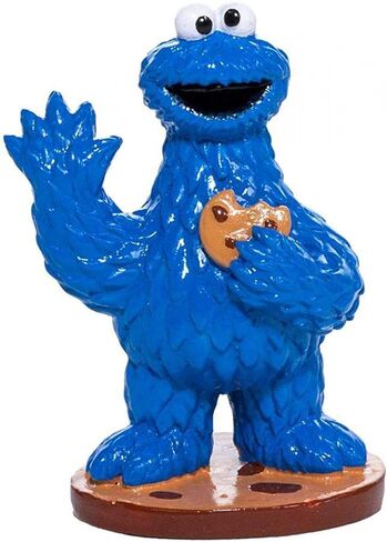 Penn-Plax Officially Licensed Sesame Street Aquarium Ornament – Oscar (Mini/Small Size) – Perfect for Freshwater and Saltwater Tanks in Saudi Arabia