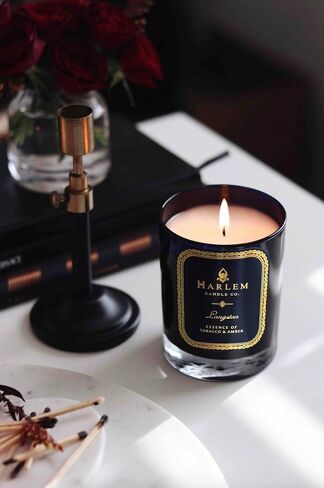 شمعة فاخرة من Harlem Candle Company Langston، برطمان زجاجي أزرق سعة 11 أونصة، فتيل مزدوج، شمع الصويا، صندوق هدايا، الياسمين، خشب الصندل، جوزة الطيب، القرنفل، الفانيليا، الجلد، والعنبر in Saudi Arabia