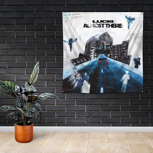 علم لافتة ألبوم موسيقى فنية من نسيج مور لوكي "تقريبًا هناك" (4 × 4 أقدام، لون زاهٍ، بوليستر) لكهف الرجال، والسكن، واحتياجات الهدايا in Kuwait