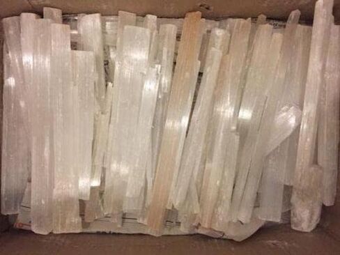 2 رطل من عصي السيلينيت بالجملة - حلم جامعي الكريستال - ريكي - الحماية - لوحة الشحن - يختلف عرض عصي السيلينيت من 0.5 إلى 2 بوصة، والطول من 5 إلى 8 بوصات in Kuwait