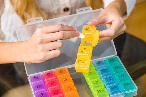 برايميد منظم حبوب الدواء الاسبوعي - منظم ادوية مكون من 28 خلية، اسبوع واحد مع 4 مساحات تخزين لكل يوم in Kuwait