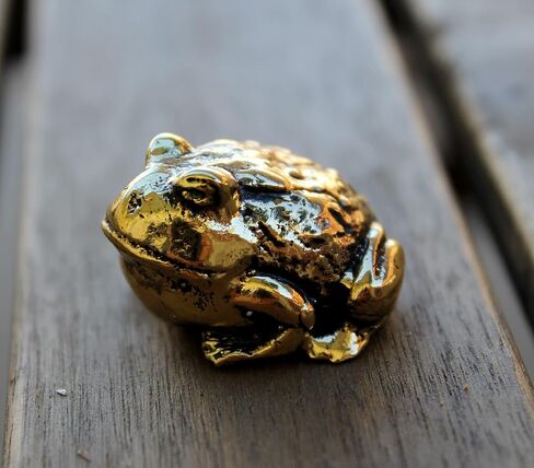 Brass Toad Frog Figurine Hand-Curved and Hand-Casted Spiritual Animal Ornament Sculpture Home Decoration Art Miniature in Saudi Arabia