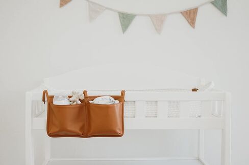 منظم سرير أطفال لو آند كين - منظم حفاضات معلق من الجلد النباتي لسرير الأطفال - سرير أطفال بجانب السرير بحجم 13.5 × 7.5 بوصة - مقاوم للماء والبقع in Kuwait