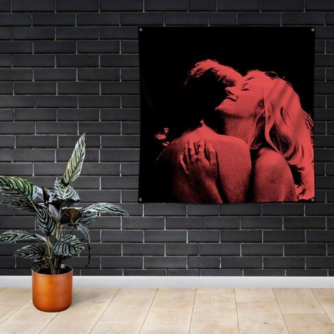 بساط حائط بتصميم فرقة تي في جيرل مقاس 36 × 36 انش من اربينجر، غطاء البوم مخرج فرنسي للتعليق على الحائط، راية فنية على الحائط لتزيين المنزل والسكن الجامعي in Kuwait