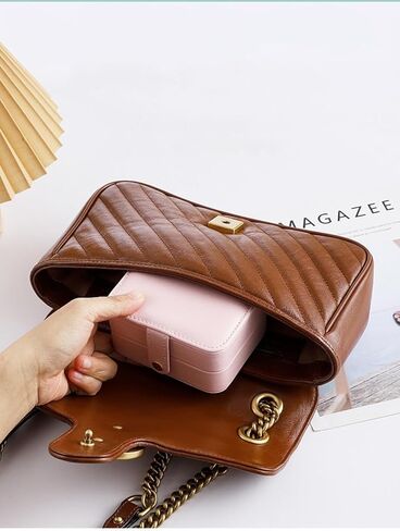 حقيبة سفر جلدية من Kadiby Jewelry مع مرآة، منظم مجوهرات صغير للسفر، صندوق مجوهرات محمول، منظم تخزين صغير، صندوق تخزين صغير للخواتم والأقراط والقلائد والهدايا (أبيض) in Kuwait