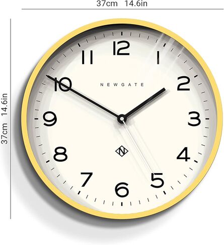ساعة حائط إيكو رقم ثلاثة من NEWGATE - ساعة حائط تناظرية - ساعة حديثة - ساعات حائط للمطبخ - ساعة حائط مستديرة - سهلة القراءة - تصميم بريطاني - ساعة 14 بوصة (محرك إطفاء أحمر) in Kuwait