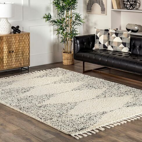 سجادة NuLOOM Bria Moroccan Shag tasseled Area Rug، مقاس 5 أقدام 3 بوصة × 7 بوصة ، أبيض فاتح in Kuwait