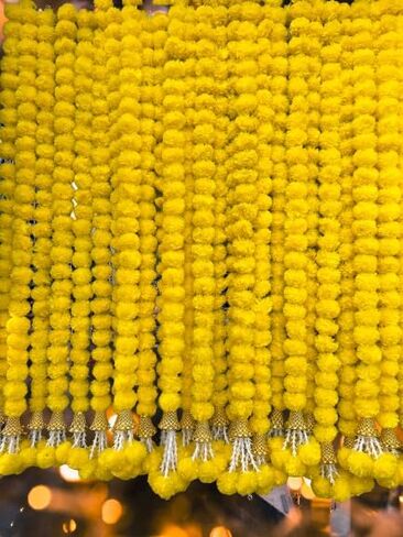 Krati Exports 5 قطع من إكليل القطيفة بطول 5 أقدام لتزيين خيوط طويلة من زهور القطيفة الصناعية | الديكور الهندي لبوجا | زفاف | عيد الميلاد | ديكور ديوالي (برتقالي) in Saudi Arabia