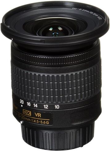 عدسة Nikon AF-P DX NIKKOR مقاس 10-20 مم f/4.5-5.6G VR (20067) مع حافظة عدسة مبطنة + طقم مرشح ماكرو + فلاتر عدسات UV وCPL وFL + غطاء توليب + حافظة غطاء العدسة + مجموعة تنظيف (متجددة) in Kuwait