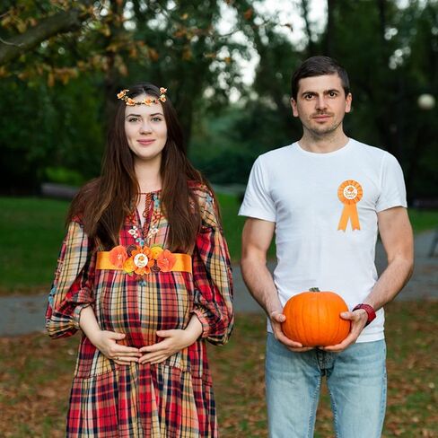 5 قطع مجموعة وشاح الأمومة على شكل اليقطين، تصميم Happy Fall Mommy to Be & Daddy to Be Acacage Pins، تاج الزهور ووشاح الحمل التذكارية للخريف اليقطين جنس يكشف عن طفل دش حفلة صورة هدية in Kuwait