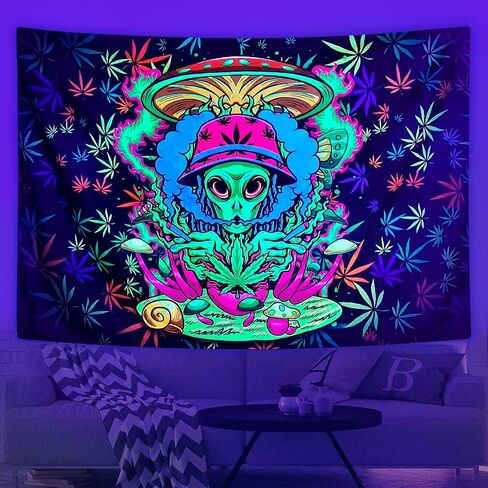 Blacklight Cool Weed Tapestry للرجال، الأشعة فوق البنفسجية التفاعلية Trippy Alien Stuff نسيج أوراق الماريجوانا لغرفة النوم، مخدر التعادل صبغ ستونر المفروشات ملصق بطانية مسكن الكلية يتوهج في الظلام، 60 × 40 بوصة in Kuwait