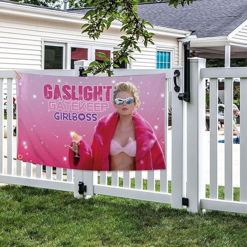 Gaslight Gatekeep Girlboss العلم مضحك ميمي نسيج العلم الوردي لغرفة النوم ديكورات جدرانية لغرفة المعيشة الكلية النوم in Kuwait