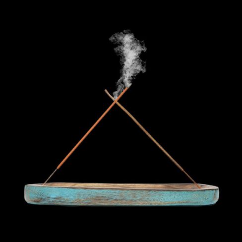 حامل اعواد بخور اجارباتي الخشبية من هانديكرافت ستوريروم، حامل اعواد البخور لديكور المنزل، صينية بخور خشبية مصنوعة من خشب المانجو (11 × 4 × 1 انش) in Kuwait