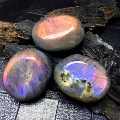 Natural Labradorite Palm Stone Worry Stones Purple Flash Irregular Sphere Healing Crystal Quartz Gemstone Pocket Stone for Reiki Chakra Balancing Decoration (Purple Flash Labradorite 20-50Grams) in Saudi Arabia