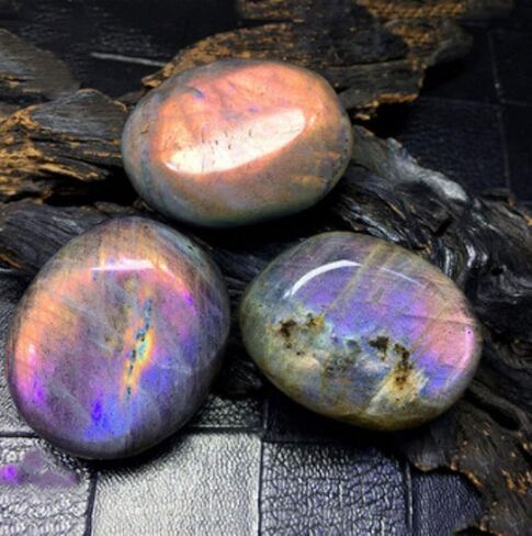 Natural Labradorite Palm Stone Worry Stones Purple Flash Irregular Sphere Healing Crystal Quartz Gemstone Pocket Stone for Reiki Chakra Balancing Decoration (Purple Flash Labradorite 20-50Grams) in Saudi Arabia