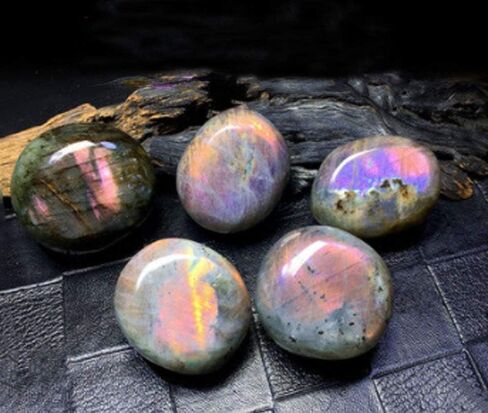 Natural Labradorite Palm Stone Worry Stones Purple Flash Irregular Sphere Healing Crystal Quartz Gemstone Pocket Stone for Reiki Chakra Balancing Decoration (Purple Flash Labradorite 20-50Grams) in Saudi Arabia
