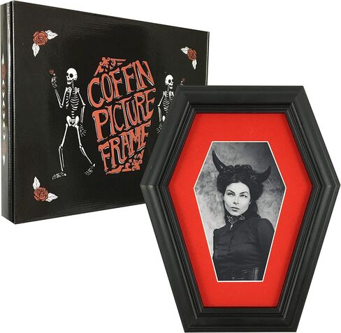 إطار صورة تابوت ديكور رعب قوطي. هدايا مخيفة لمحبي المروع والغريب والمخيف والغامض. رائع ليس فقط لديكورات الهالوين! الجدار وسطح الطاولة. in Saudi Arabia