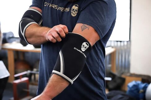 Elbow Sleeves (1 Pair) W/Wrist Wraps - Elbow Brace For Support & Compression for Powerlifting, Weightlifting, Bench & Tendonitis - 5mm Neoprene - For Men & Women in Saudi Arabia
