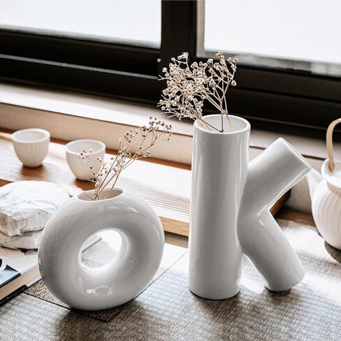 سانبيرغ مجموعة مزهرية سيراميك بيضاء من قطعتين على شكل اوك، مزهرية دائرية مجوفة على شكل دونات ومزهرية على شكل حرف K للزهور المركزية، منحوتة فنية ابداعية عصرية بسيطة للمنزل والمكتب وحفلات الزفاف in Kuwait