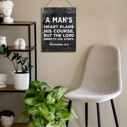 أمثال الكتاب المقدس 16:9 قلب الرجل يخطط له علامة الدورة التدريبية من الخشب المسيحي علامات لوحة معلقة للمنزل والمكتب الكنيسة رجل الكهف ديكور، هدايا مسيحية للرجال الإيمان 7.9 × 10.3 بوصة (J668) in Kuwait