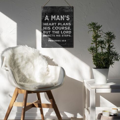 أمثال الكتاب المقدس 16:9 قلب الرجل يخطط له علامة الدورة التدريبية من الخشب المسيحي علامات لوحة معلقة للمنزل والمكتب الكنيسة رجل الكهف ديكور، هدايا مسيحية للرجال الإيمان 7.9 × 10.3 بوصة (J668) in Kuwait