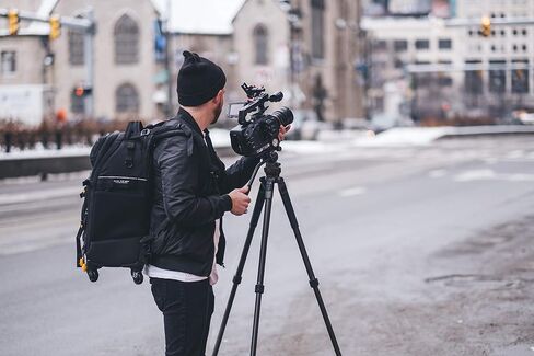 Vanguard Alta Pro 2V 263CVP Professional Carbon Fiber Video Tripod Kit with Alta PH-123V Video Head - Stable, Smooth-Action Support for DSLR/Mirrorless Cameras and Video Gear in Saudi Arabia