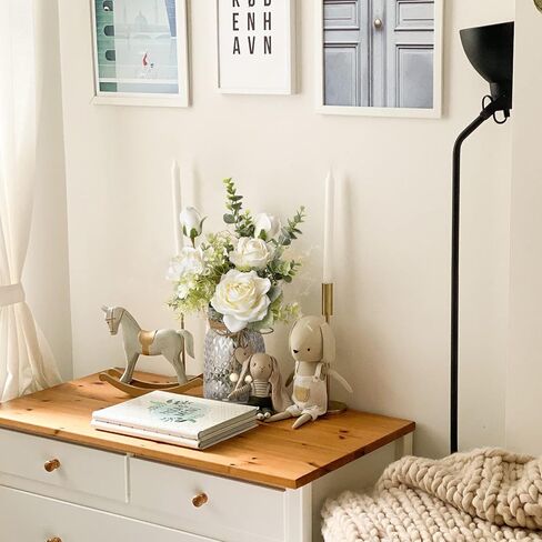 زهور وهمية مع مزهرية، ورود بيضاء زهور صناعية في مزهرية زهور حريرية لديكور المنزل الداخلي، زهور صناعية للمزهرية قطع مركزية للطاولات ترتيب زهور صناعية لحفلات الزفاف والمكتب المنزلي in Kuwait