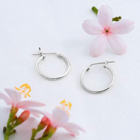 أقراط Boma Jewelry من الفضة الإسترليني الكلاسيكية بإغلاق أنبوبي in Kuwait