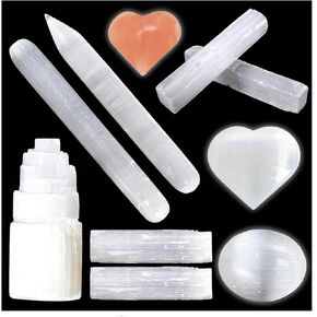 بيفيرلي اوكس مجموعة كاملة من 7 قطع من كريستال السيلينيت الابيض المشبع بالطاقة ومجموعة علاجية: 1 برج سيلينيت، حجر النخيل - 1 قلب بيضاوي، 3 عصا- غير حادة مدببة وخشنة، 1 وردة صحراوية in Kuwait