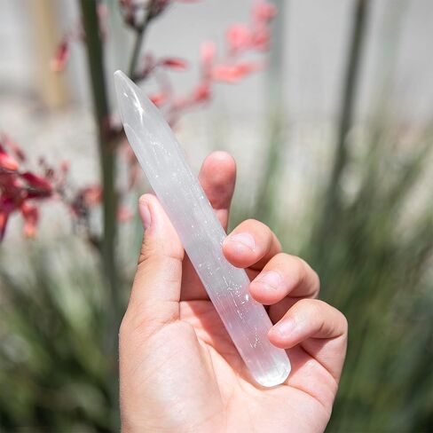 بيفيرلي اوكس مجموعة كاملة من 7 قطع من كريستال السيلينيت الابيض المشبع بالطاقة ومجموعة علاجية: 1 برج سيلينيت، حجر النخيل - 1 قلب بيضاوي، 3 عصا- غير حادة مدببة وخشنة، 1 وردة صحراوية in Kuwait