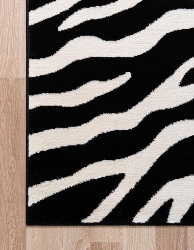 Unique Loom Wildlife Collection Area Rug - Okapi (3' 3" x 5' 3" Rectangle Black/Cream) in Saudi Arabia