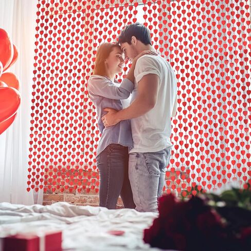 زينة قلوب عيد الحب من تاتو 4 عبوات زينة حمراء لعيد الحب 3 × 7 أقدام زينة ذكرى سنوية رومانسية عيد الحب زينة غرفة ديكور غرفة عيد الحب قلب أحمر ستارة معلقة in Kuwait