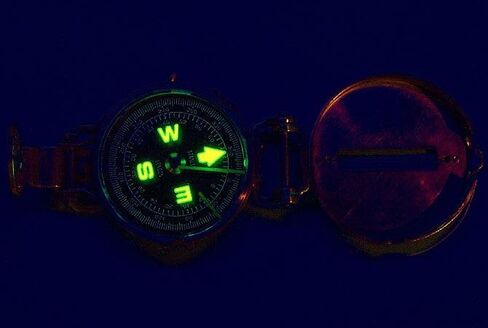 الاستنساخ العسكري الحرب العالمية الثانية Lensatic البوصلة | بوصلة جيب نحاسية عتيقة محفورة مخصصة | حقيبة جلدية اختيارية أو صندوق من الخشب الصلب in Kuwait