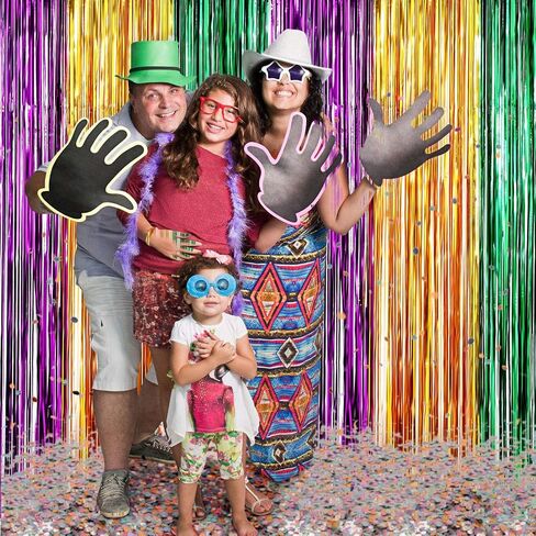 Sumind 4 عبوات من ستائر Mardi Gras Foil ستائر معدنية ذات أهداب ستارة لامعة لحفلات أعياد الميلاد وحفلات الزفاف وديكورات حفلات Mardi Gras (ألوان مختلطة) in Saudi Arabia