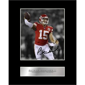 Patrick Mahomes II Printed Signed Mounted Photo Display 10x8 inch Mount #05 Printed Autograph Picture Print in Saudi Arabia