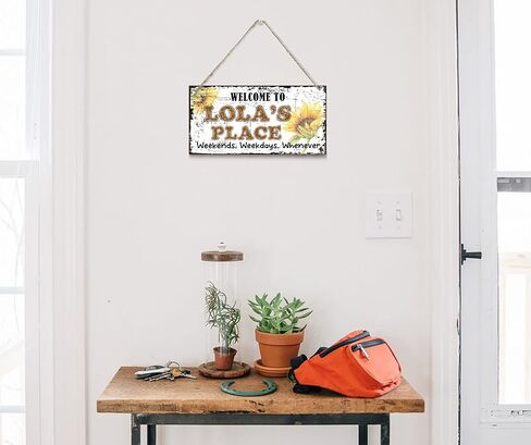علامة على الطراز العتيق، مرحبًا بكم في عطلات نهاية الأسبوع وأيام الأسبوع في LoLa's Place، كلما كانت ديكورًا، لافتة خشبية معلقة لديكور المنزل، لافتة فنية جدارية خشبية مطبوعة، هدية علامة عباد الشمس للجدة مقاس 12 × 6 بوصة in Kuwait