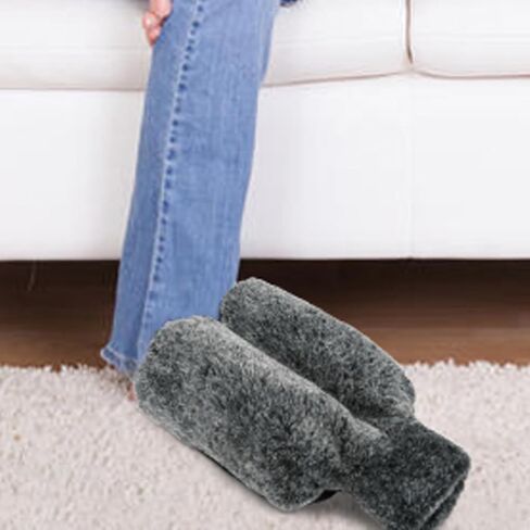 زجاجة ماء ساخن لتدفئة القدم مع غطاء قطيفة ناعم لتدفئة القدم، نعل متين مضاد للانزلاق، زجاجة ماء دافئة لتخفيف الألم وتدفئة القدمين للنساء in Kuwait