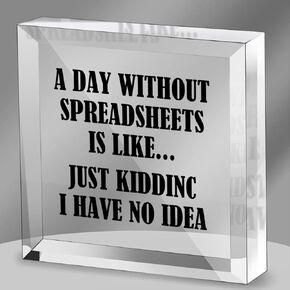 زخرفة لافتة مكتبية مربعة للمحاسب - يوم بدون جداول بيانات يشبه مجرد مزاح مناسب لتزيين طاولة المكتب المنزلي in Kuwait