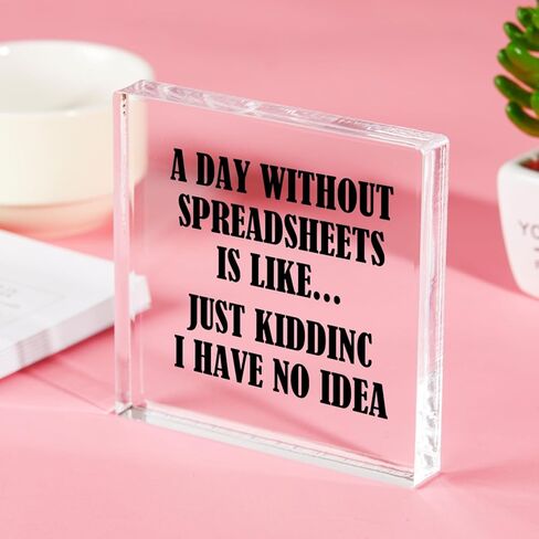 زخرفة لافتة مكتبية مربعة للمحاسب - يوم بدون جداول بيانات يشبه مجرد مزاح مناسب لتزيين طاولة المكتب المنزلي in Kuwait
