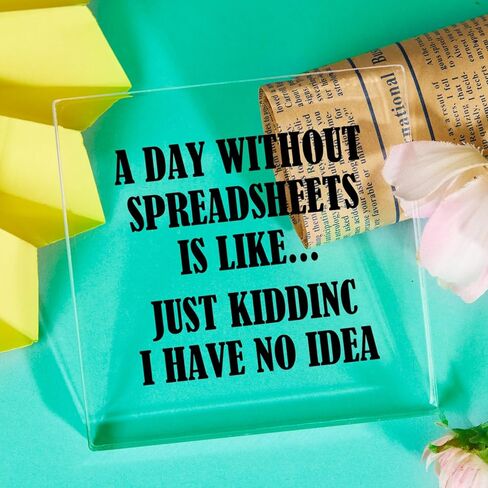 زخرفة لافتة مكتبية مربعة للمحاسب - يوم بدون جداول بيانات يشبه مجرد مزاح مناسب لتزيين طاولة المكتب المنزلي in Kuwait