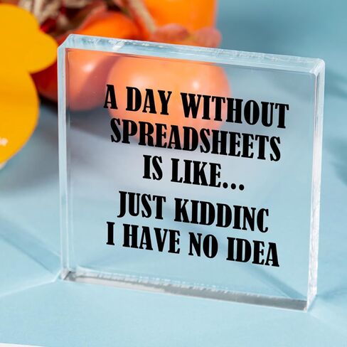 زخرفة لافتة مكتبية مربعة للمحاسب - يوم بدون جداول بيانات يشبه مجرد مزاح مناسب لتزيين طاولة المكتب المنزلي in Kuwait