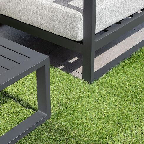 مربعات العشب الاصطناعي من Navaris - ألواح مربعات عشبية خضراء وهمية مقاس 30.48 سم × 30.48 سم للاستخدام الداخلي والخارجي - رقع عشبية وهمية للعشب - عبوة من 4 قطع in Kuwait